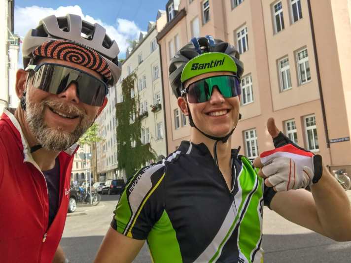 Gemeinsam, gut gelaunt, unterwegs: TOUR-Bildredakteur Wolfgang Papp mit Sohn Leopold | Bild: Wolfgang Papp