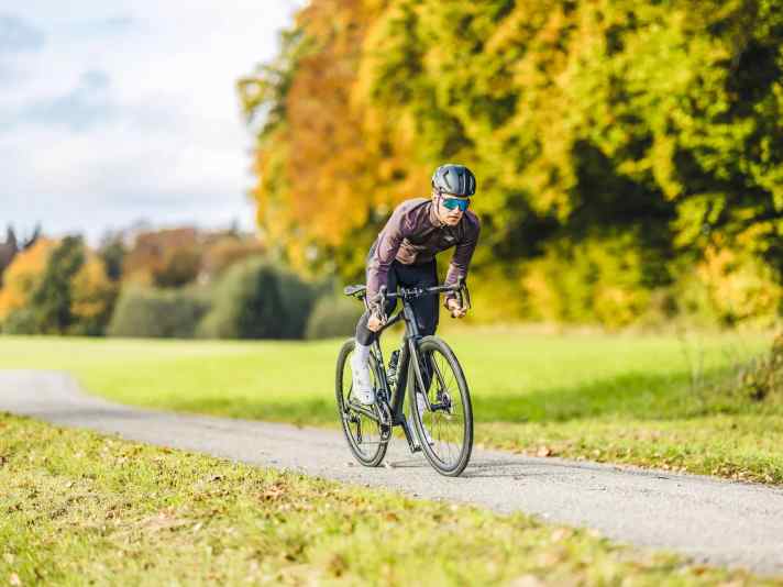 Heft-Inhalte: Sechs Marathon-Renner im TOUR-Test