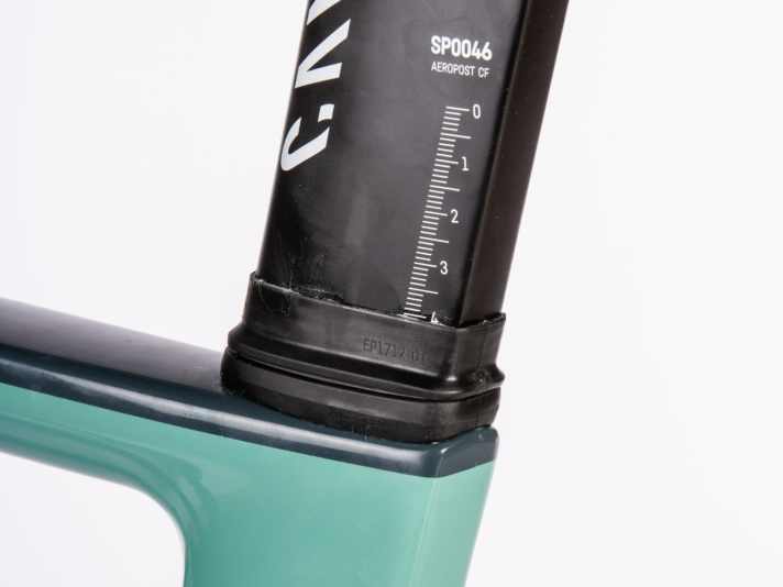Sattelstütze mit Gummimanschette vom Canyon Aeroad CF SLX 7