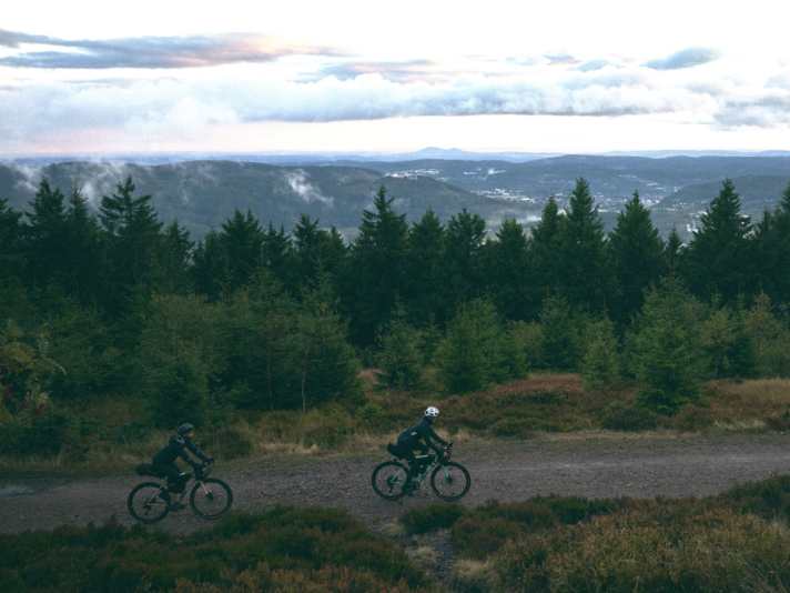Ein E-Gravelbike für Bikepacker will das neue Rose Backroad sein. Doch auch für Pendler könnte das 13,4 Kilo schwere Bike interessant sein.