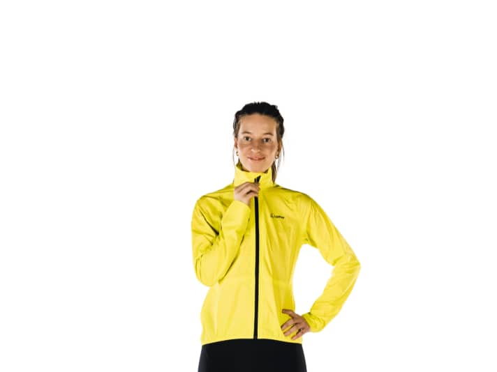 Rennrad-Regenjacken im Test: die leichteste Jacke - Löffler Bike Jacket WPM Pocket