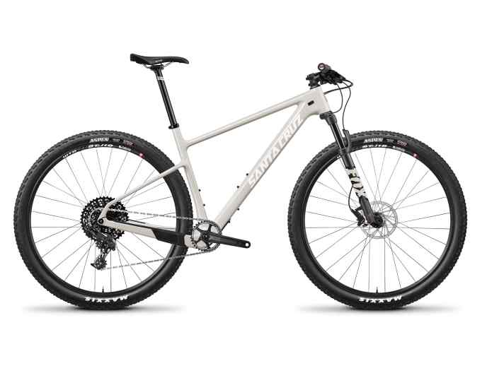   Das Highball in der Ausstattungsvariante R ist mit 3100 Euro das günstigste der fünf Versionen. Das Bike kommt mit Fox 32 Rhythm-Gabel, Sram NX-Schaltgruppe und soll 10,9 Kilo wiegen.
