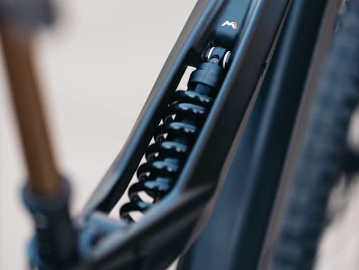   Split-Tube-Suspension nennt M1 Sporttechnik dieses Design, das auf einen Schlitz im Oberrohr setzt.