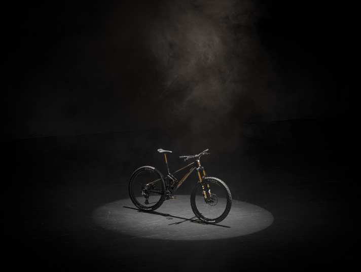 Wer schon immer ein ganz besonderes Mondraker Enduro sein Eigen nennen wollte, hat mit dem Foxy Unlimited 20th Anniversary nun die Chance dazu.