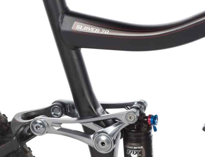   Konifiziert und hydrogeformt. Das Sitzrohr kommt ohne angeschweißten Lagerpunkt aus.