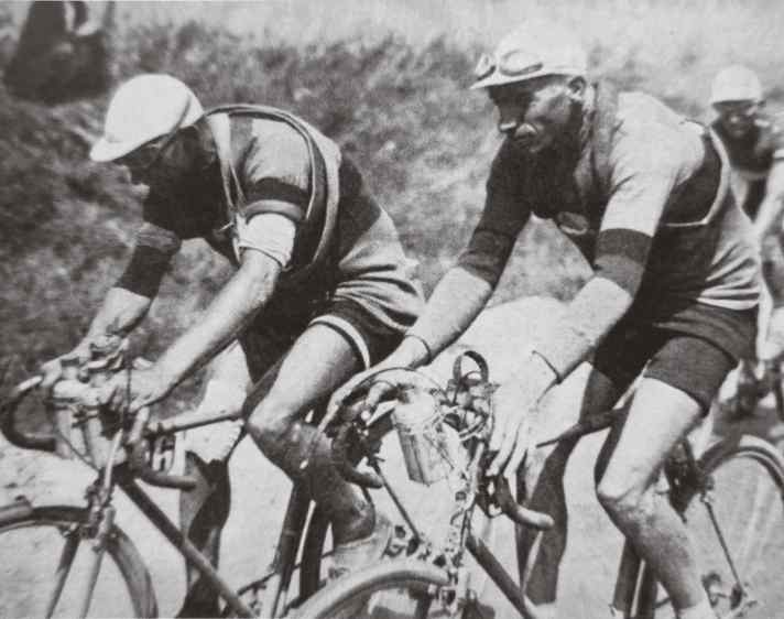 Legenden: Kurt Stöpel (rechts) und Georg Umbenhauer zählten in den 30er-Jahren zu den erfolgreichsten deutschen Straßenprofis. Stöpel belegte bei der Tour de France 1932 Rang zwei hinter dem Sieger André Leduc.