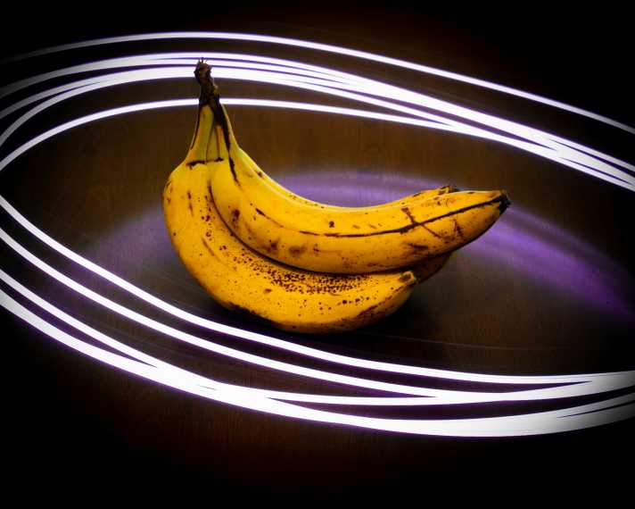 Viele Biker setzen auf die Kraft der Banane. Die gelbe Frucht ist ein Radsport-Superfood mit vielen Kohlenhydraten und Mineralien.