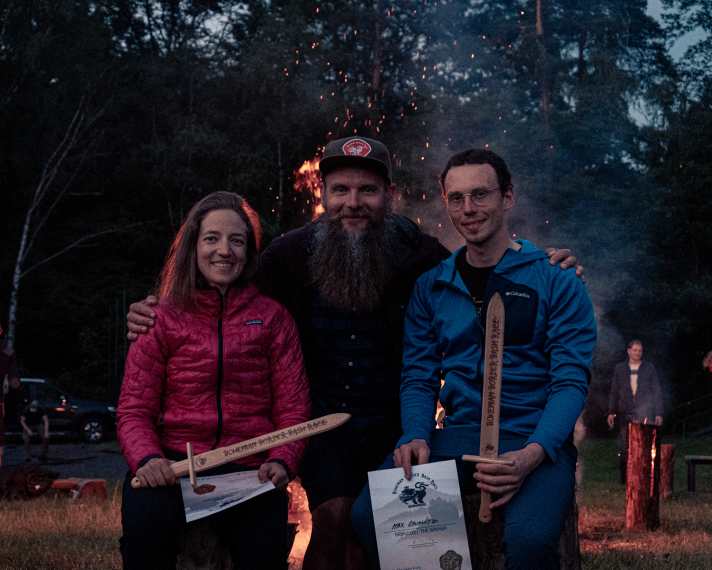 Beim Bohemian Border Bash Race gibts für Siegerin und Sieger je ein Holzschwert