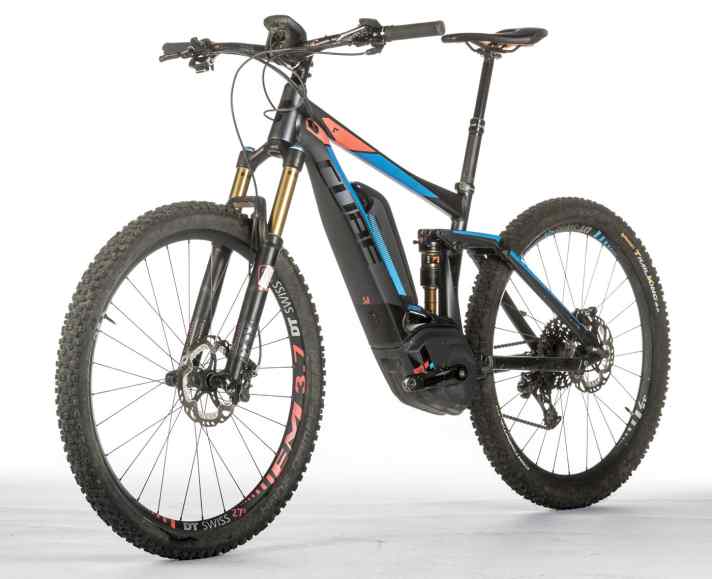   Auch wenn das Cube Stereo Hybrid 140 nur 700 Gramm leichter als die Enduro-Version ist, verleiht die Ausstattung dem Bike einen sportlicheren Charakter.