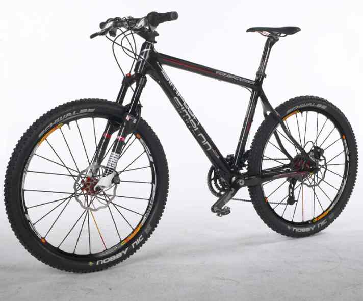 Es war einmal: <a href="https://www.bike-magazin.de/mountainbike/hardtail/simplon-razorblade-tra/" target="_blank" rel="noopener noreferrer">Simplon Razorblade TRA aus dem Jahr 2007</a>.