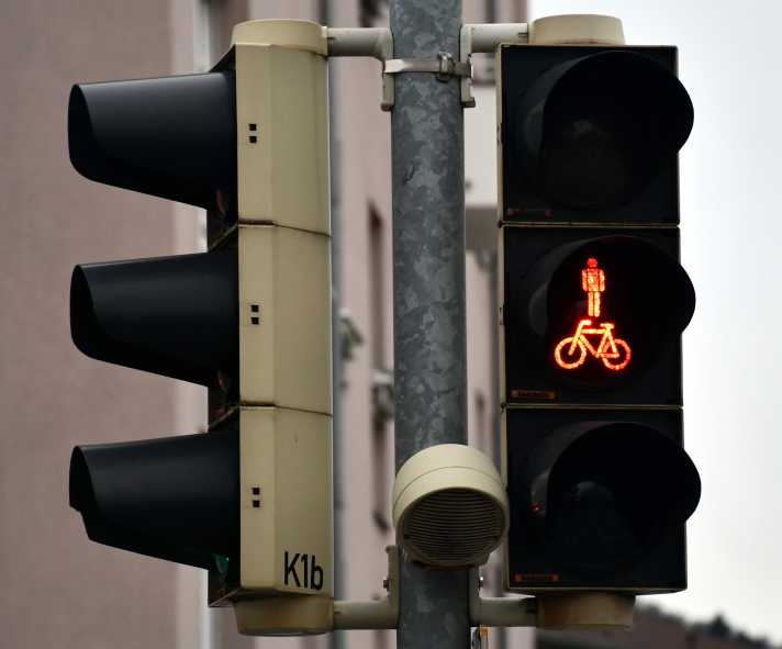 Weit verbreitet: Die Kombi-Ampel mit Fahrrad- und Fußgängerpiktogramm. Sie gilt für Fahrradfahrer und Fußgänger.