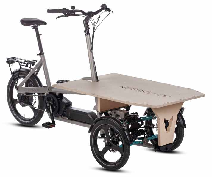 Geneigter Dreispurer: Dieses E-Lastenrad mit Neigetechnik hat eine gefederte Doppellenker-Vorderachse, mit deren Hilfe sich die Pedelecs ähnlich wie Einspurer in die Kurve legen. Diese Cargobikes haben kaum fahrdynamische Nachteile beim Einlenken und bei zügiger Kurvenfahrt.