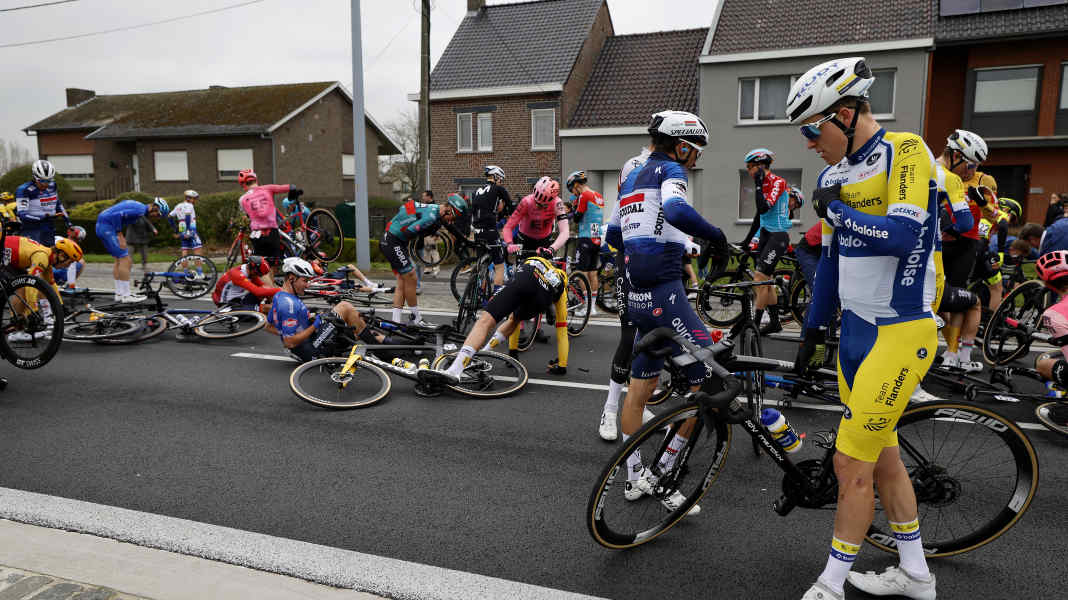 Massensturz bei Flandern-Rundfahrt: Pole Maciejuk disqualifiziert