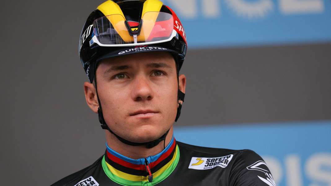 Trainingsunfall: Mehrere Knochenbrüche bei Evenepoel