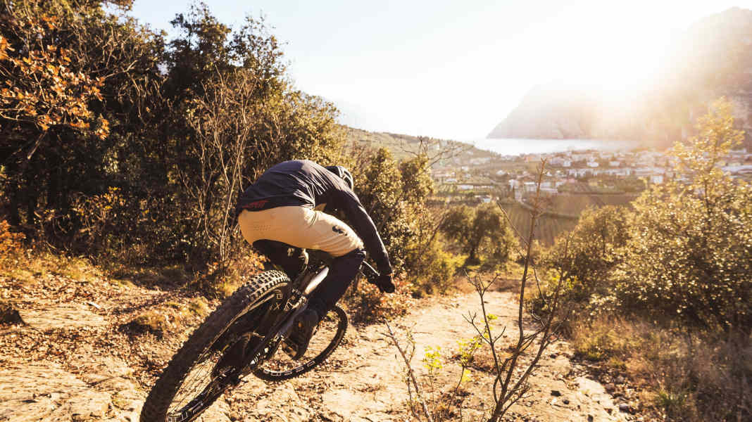 Herbst-MTB-Produkte: Nass, kalt, egal - 13 Teile für fröhlich, feuchte Trailrides