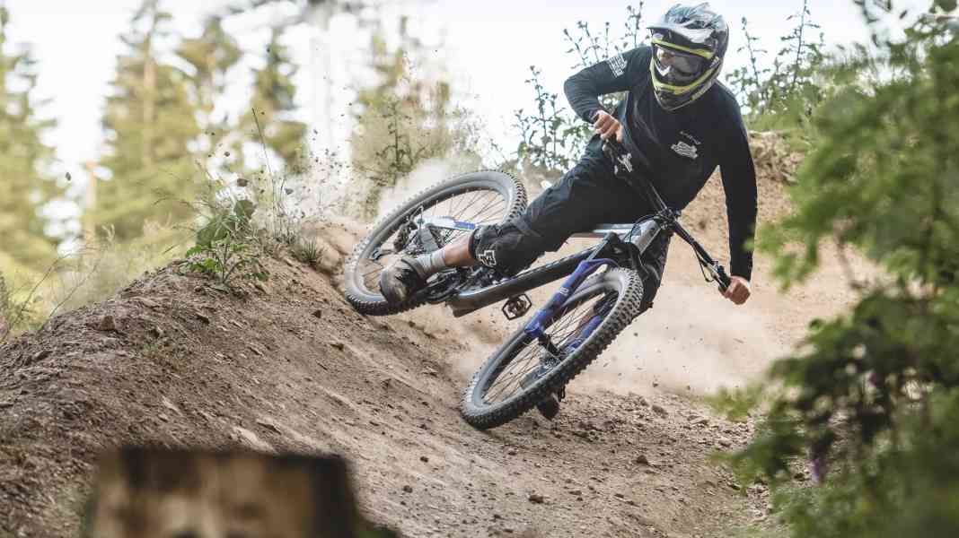 Fahrtechnik für Bike-Arenen: So bewältigen Sie sicher alle Hindernisse im Bikepark