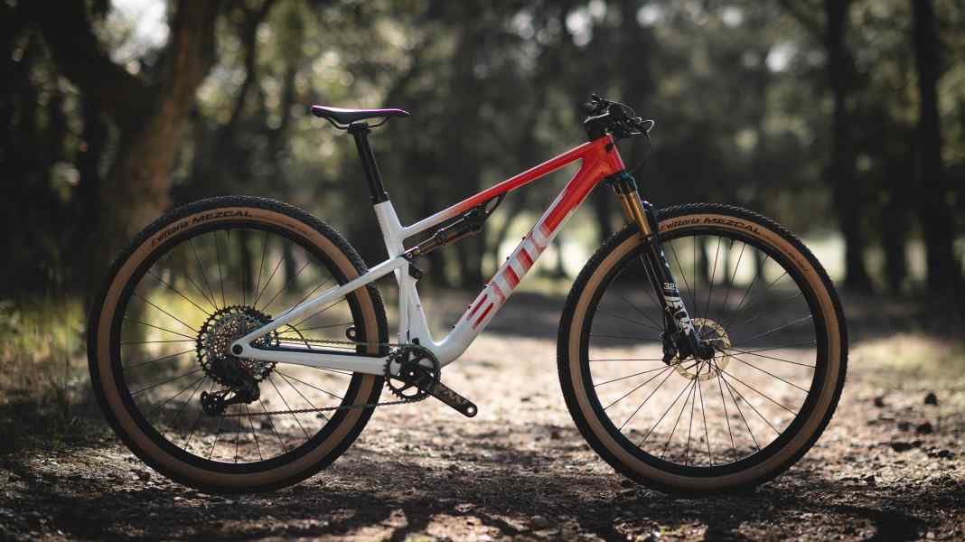 BMC Fourstroke 01: Neues Cross-Country-Racebike mit Raffinessen