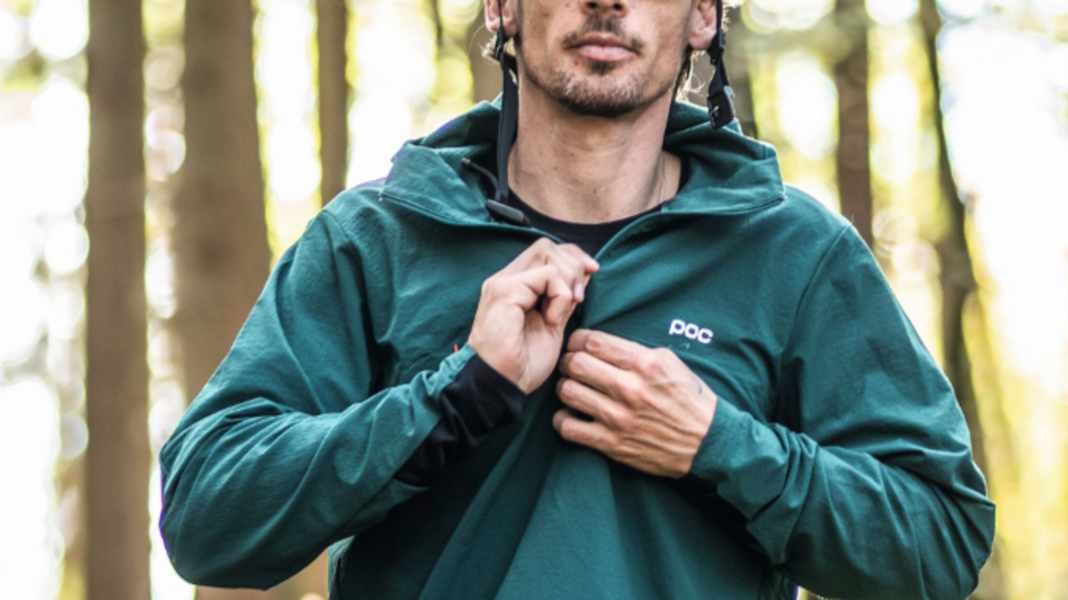 Bike-Hoodie Poc Mantle Thermal: Poc Wetter-Hoodie im Kurztest