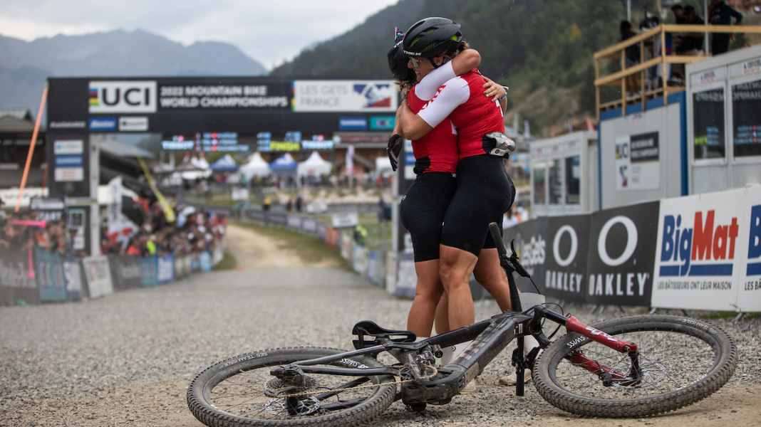 UCI E-MTB-WM: Göldi und Gilloux verteidigen Titel in Les Gets