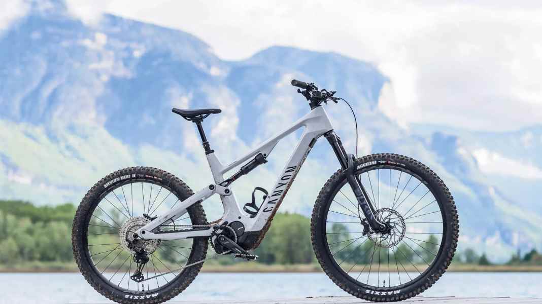 Test All-Mountain-E-Bikes 2022: Canyon Spectral:On CF 7 im EMTB-Lesertest