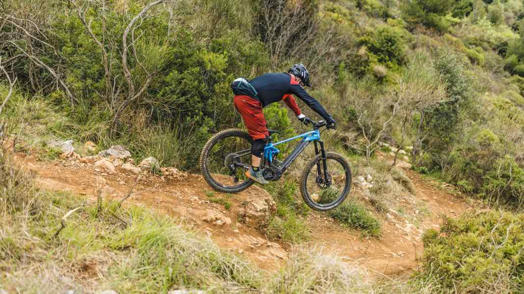 How to: EMTB-Trail-Fahrtechnik #2 - Absätze & Stufen meistern