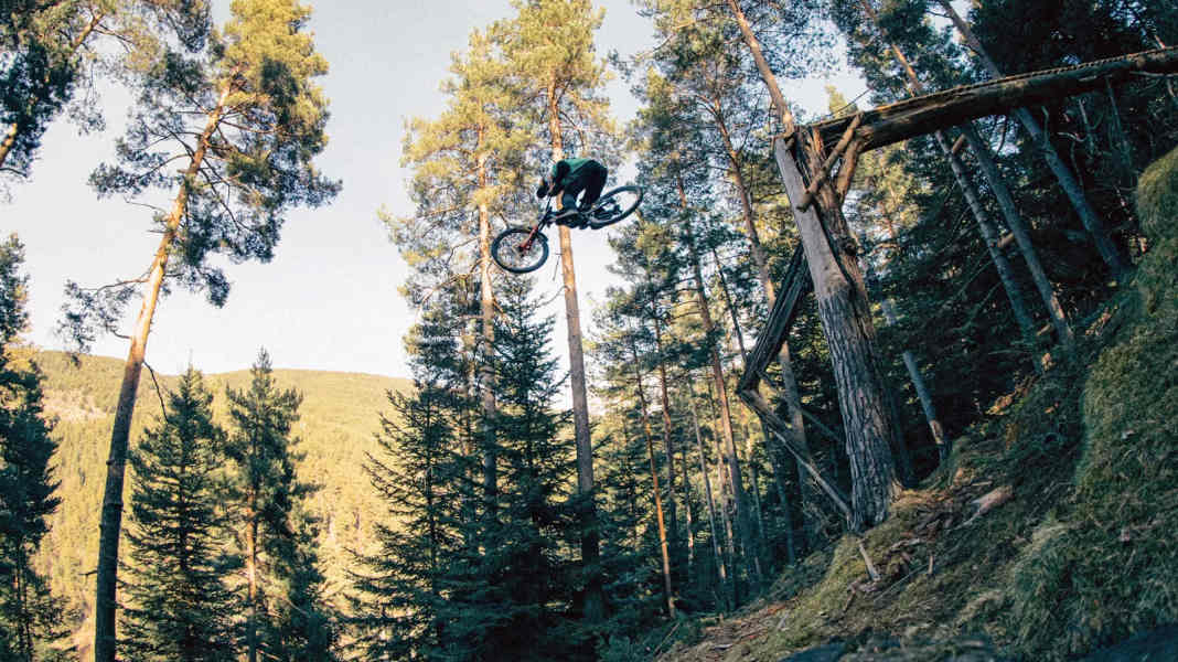 Superstunt für den Film Esperanto: Brage Vestavik springt den Log-Ride-Drop