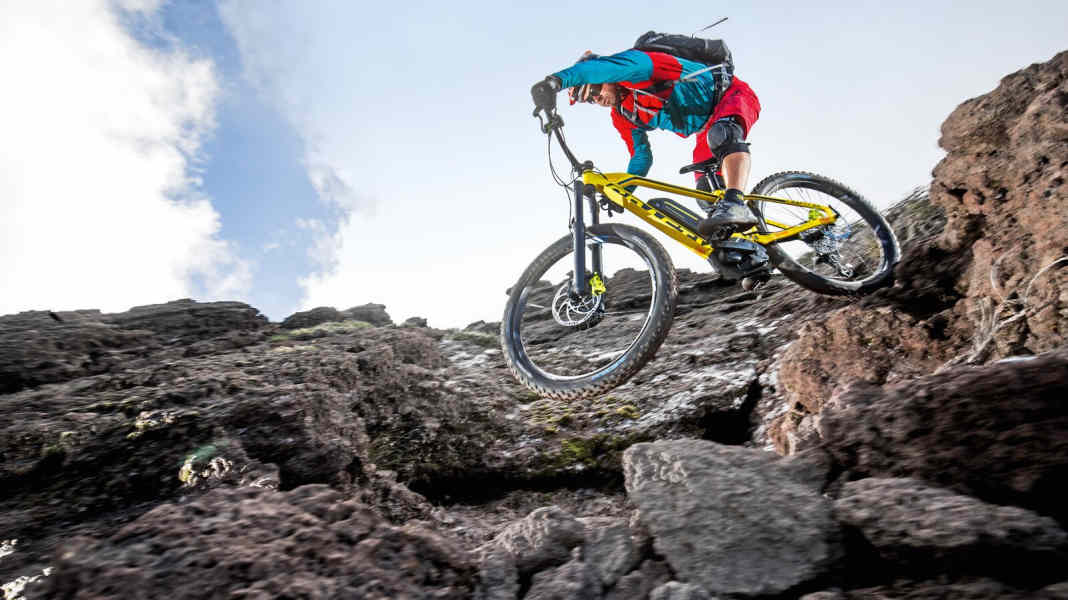 E-MTB-Fahrtechnik: Absätze und Stufen meistern