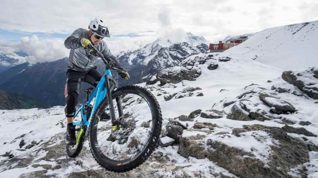 So haben Sie mit dem E-MTB auf der Piste die Kontrolle