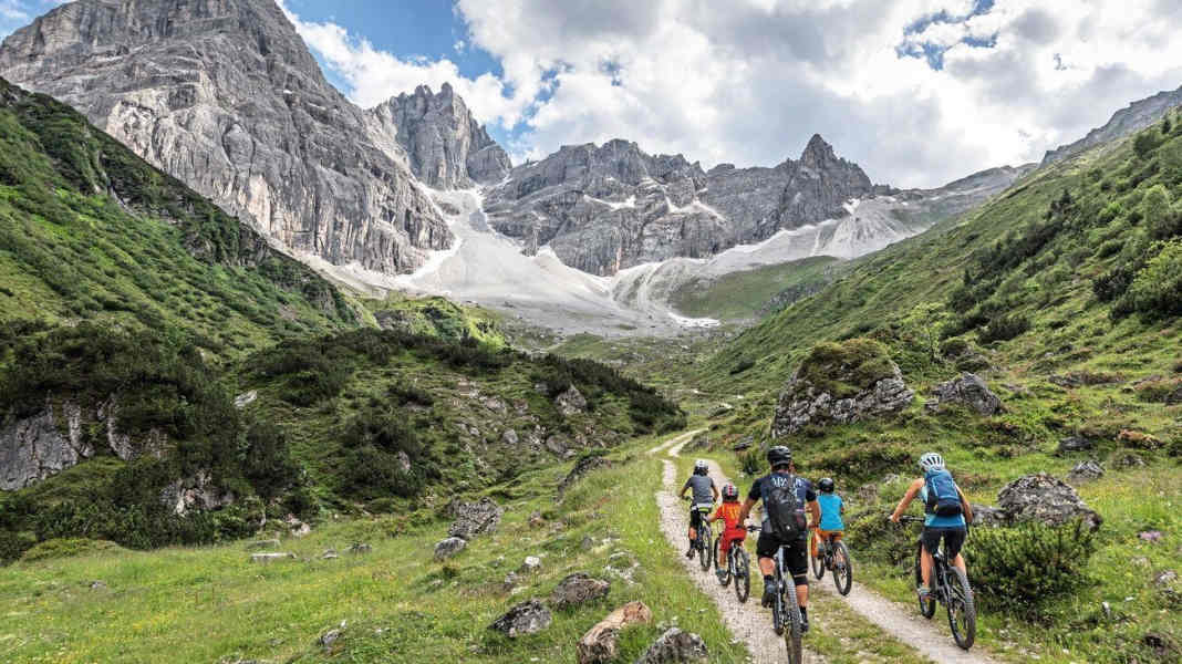 Mit Kindern auf Tour: Das sind die richtigen E-MTBs