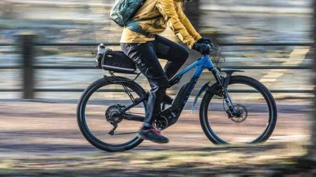 City-Einsatz: Schutzbleche und Gepäckträger fürs E-MTB