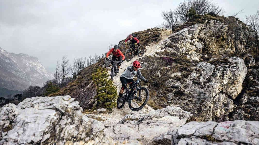 3 kleine E-Bike-Motoren und 3 leichte E-Mountainbikes im Test
