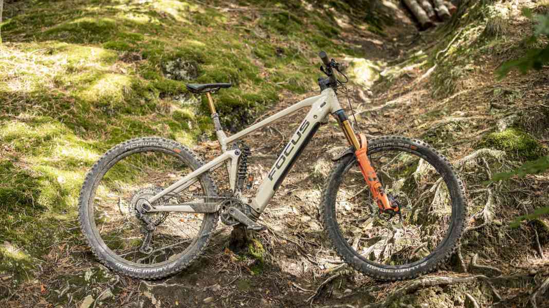Focus dreht auf: Wildes E-Enduro mit Bosch-Antrieb