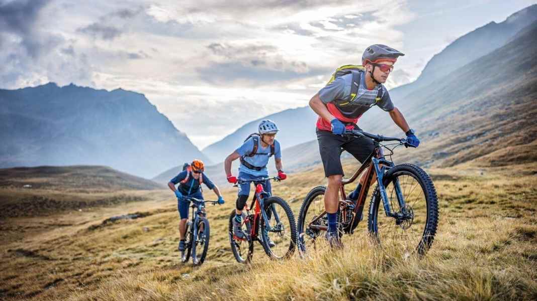 8 Trailbikes mit 120 bis 140 mm Federweg im Vergleich