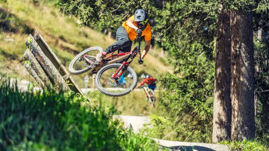 Parkbike-Duell: Alutech Sennes vs Commencal Furious