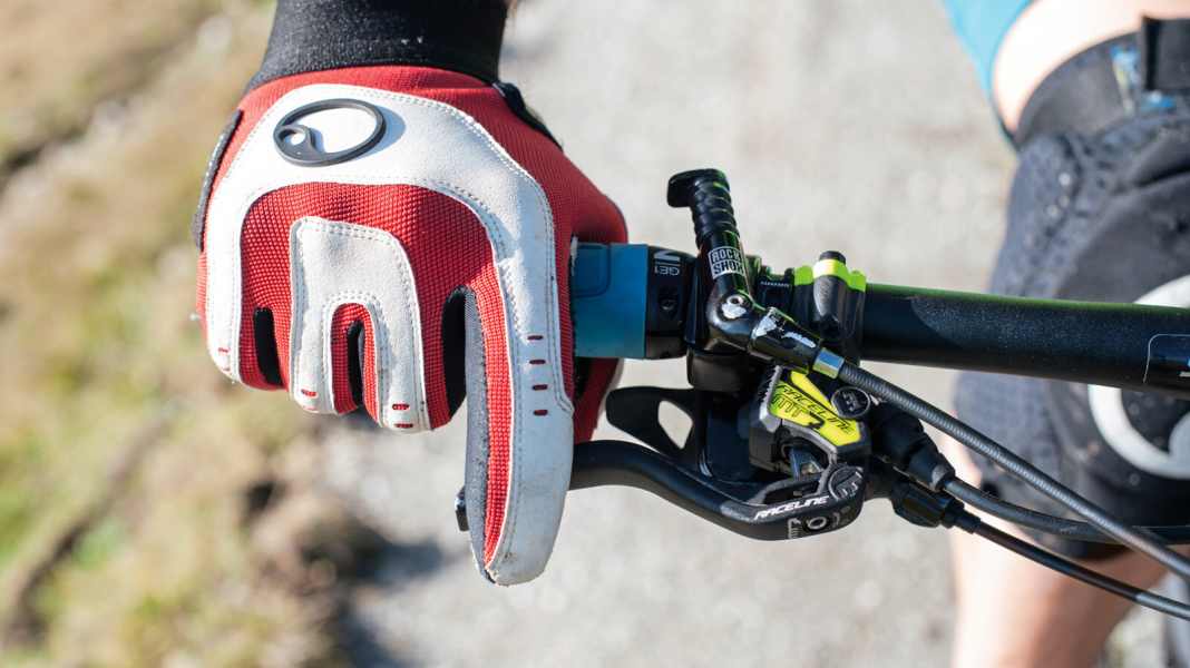 So mindern Sie Schmerzen an der Hand beim Biken