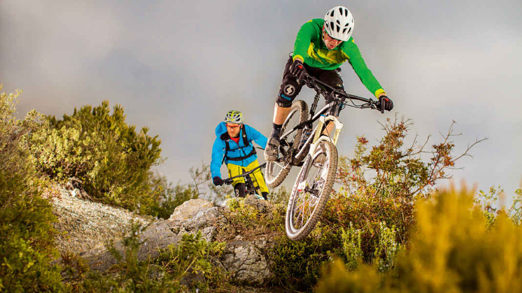 27,5 Zoll: All Mountain und Enduro Federgabeln im Test
