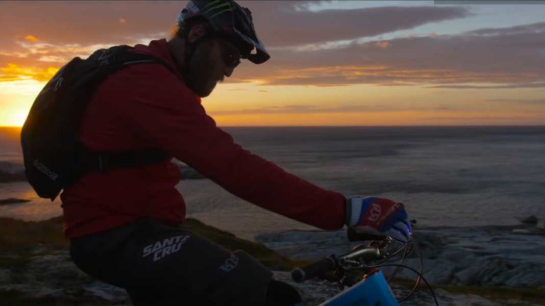 Steve Peat kündigt mit Video „Cheers“ Rücktritt an