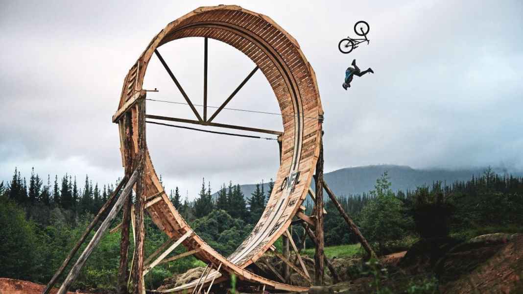 Looping-Weltrekord: MacDuff stürzt [Video]