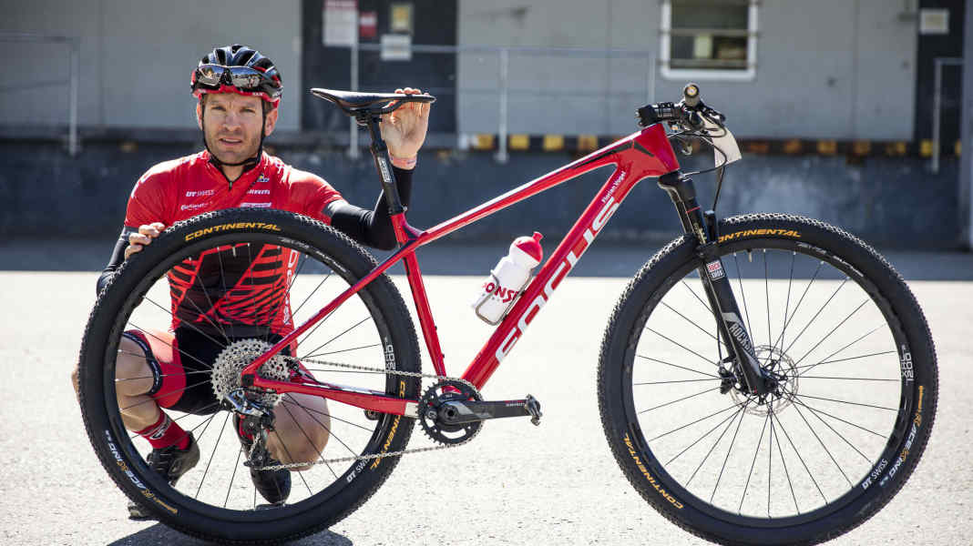 Mit diesen Bikes starten Schurter, Fumic & Co.