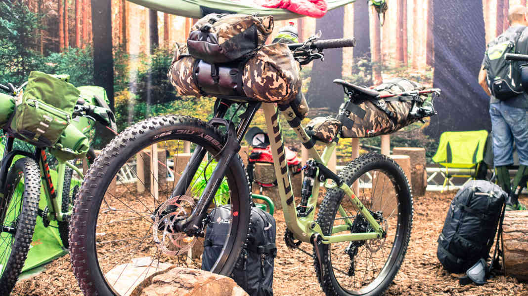 Acepac zeigt Taschensystem für Bike-Packer