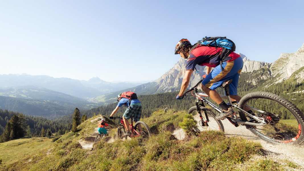 11 All Mountain Fullys um 3000 Euro im Vergleichstest