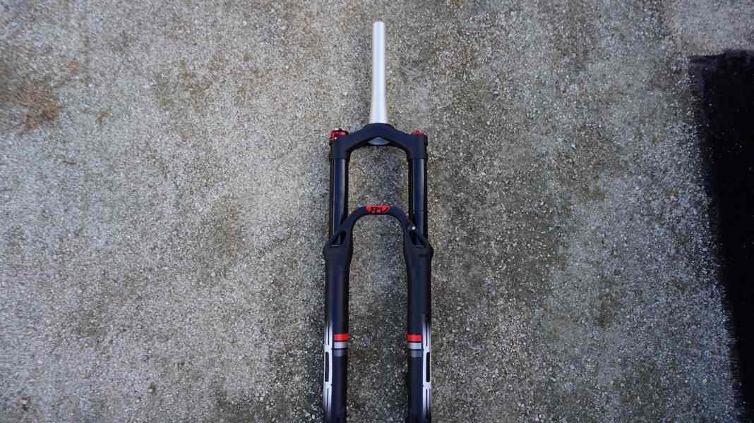 BOS bringt Enduro-Gabel mit neuer Technologie