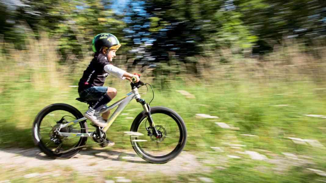 Geländeflitzer: Kinder Mountainbike Supurb B020 im Test