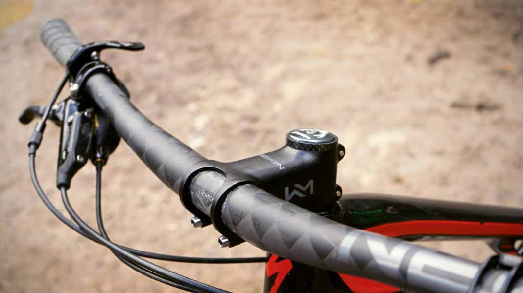 Leichtgewicht: Newmen MTB-Lenker und Vorbau im Test