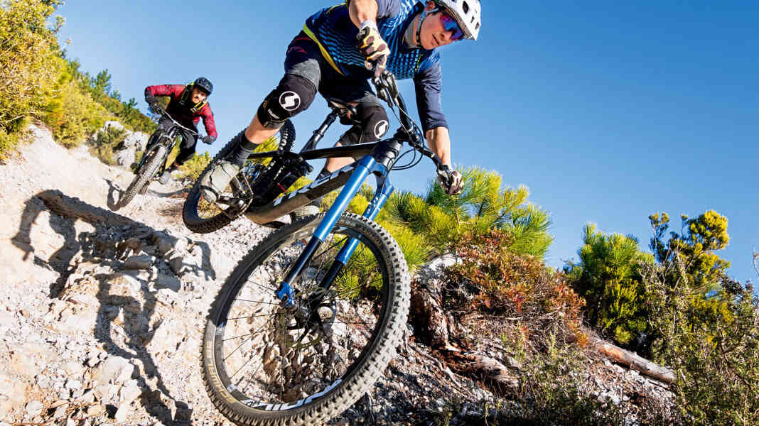 7 Enduro-MTB-Federgabeln im Test