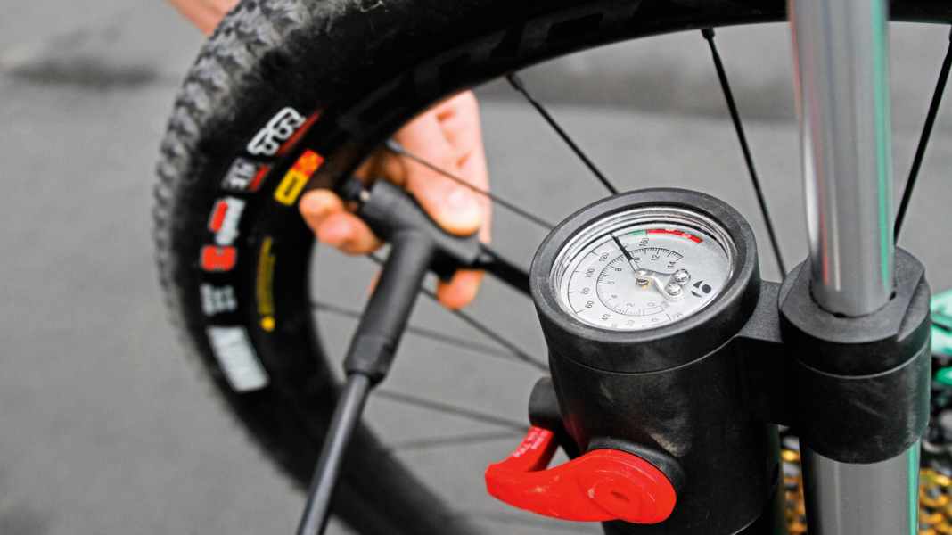 5 Pumpen für Tubeless-Reifen im Test