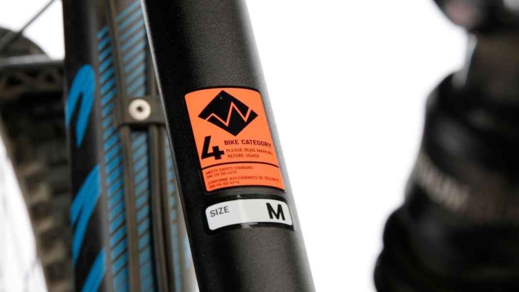 WISSEN: Was bedeuten die Kategorie-Aufkleber am Mountainbike?