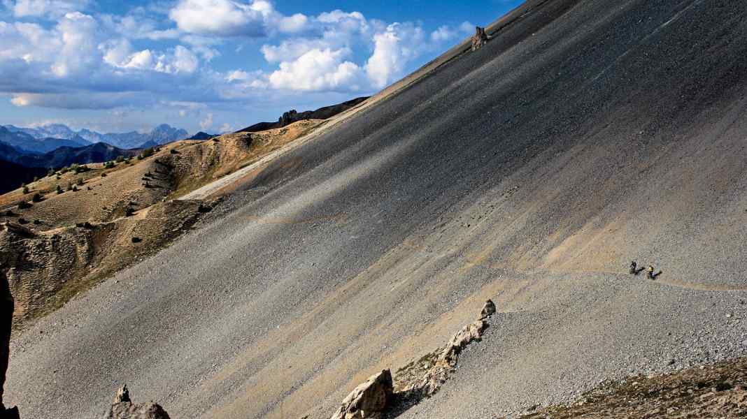 5 brandneue Transalp-Routen für Mountainbiker