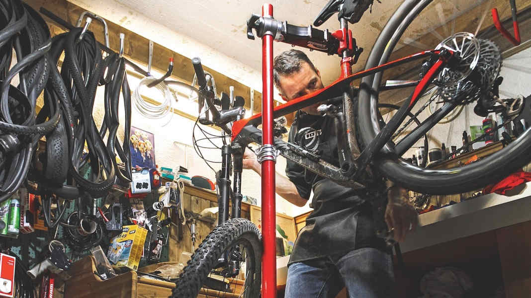 11 Montageständer für Hobby-Mechaniker im Vergleich