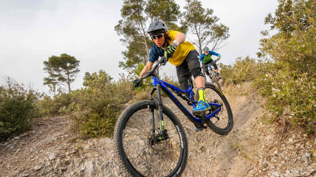 Vier 140-mm-Federgabeln im Vergleichstest